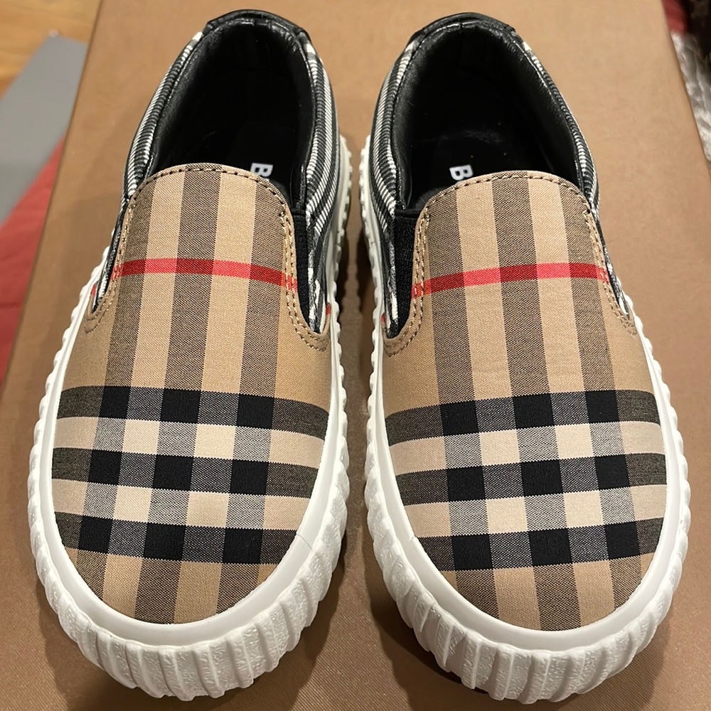 Burberry archive beige chk slip on in a size 9c.